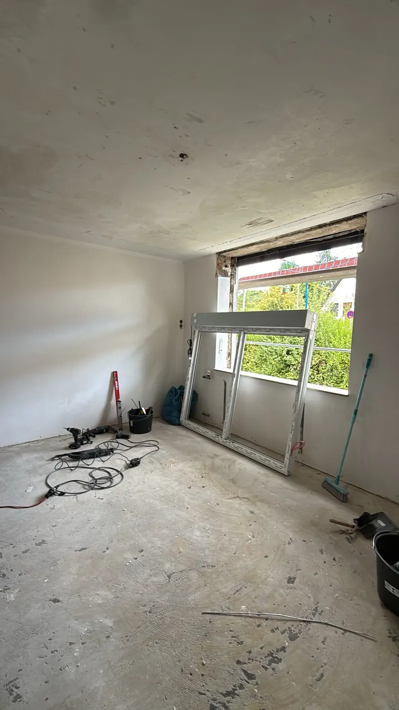 Fensteraustausch: neues Element wird eingesetzt