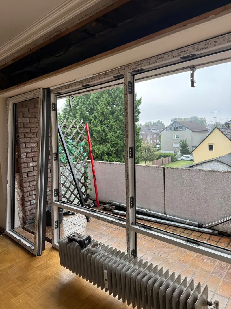 Montage eines Balkontür-Elements